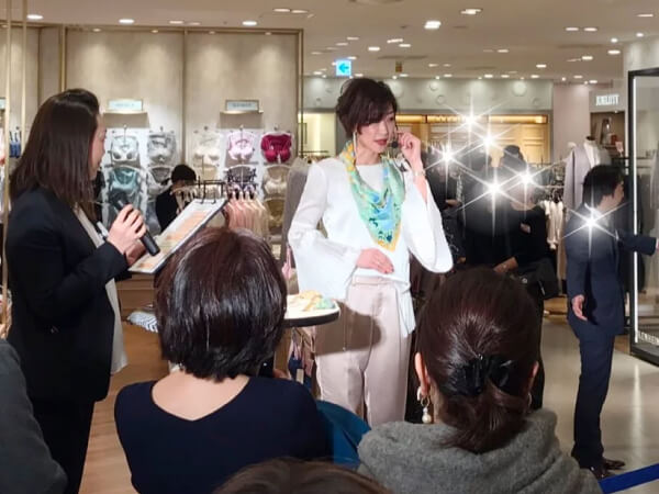 阪急うめだ本店にて トークショー開催 | VISION BRANDING - AMI UCHIDA